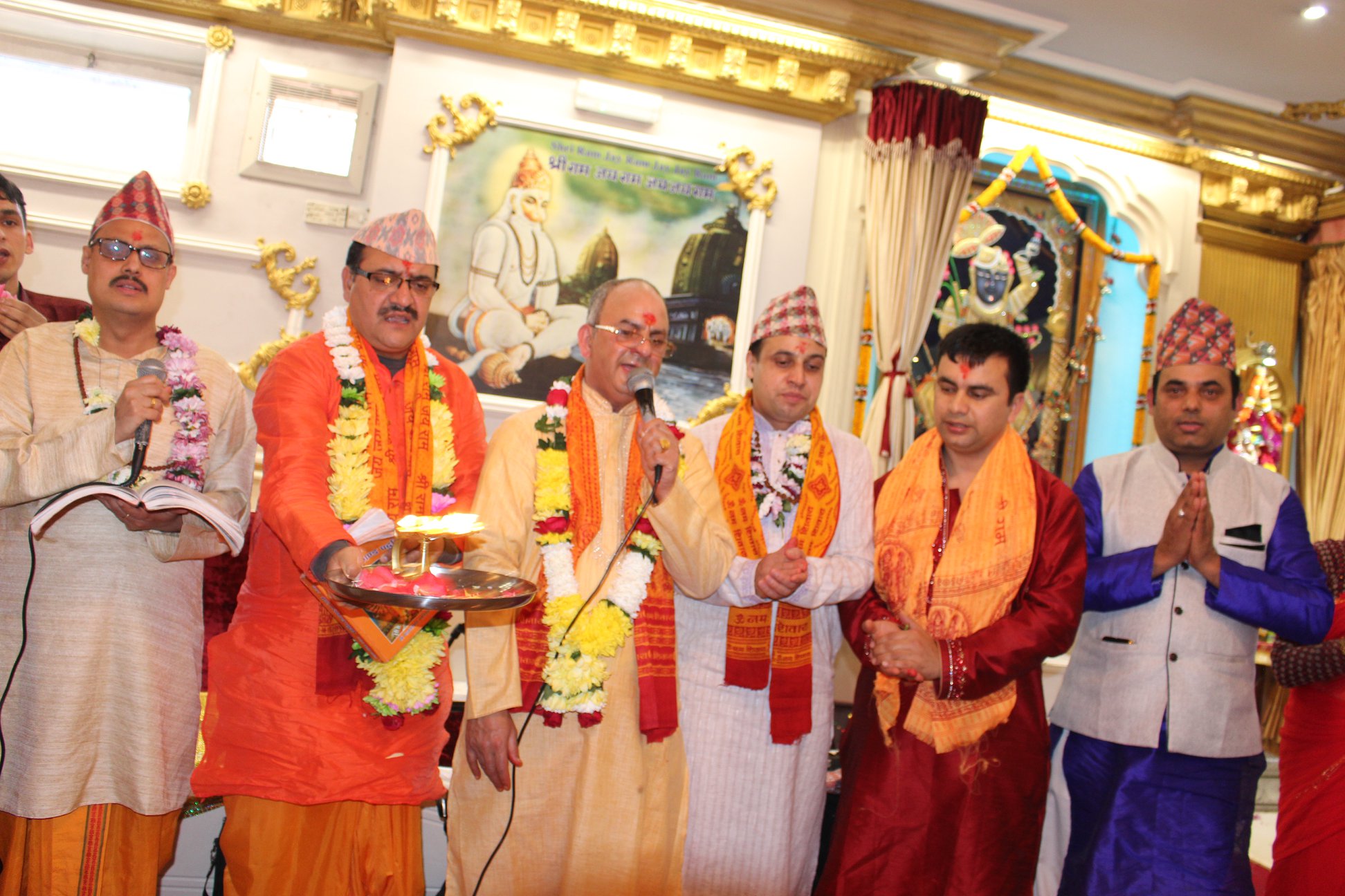 पण्डित समाज यूकेले हर्षोल्लास पूर्वक फूलपाती भित्रयाउने