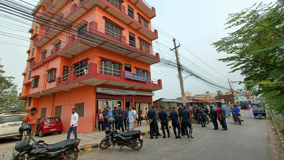 चोरी गरेर भाग्न खोज्दा युवाको लडेर मृत्यु