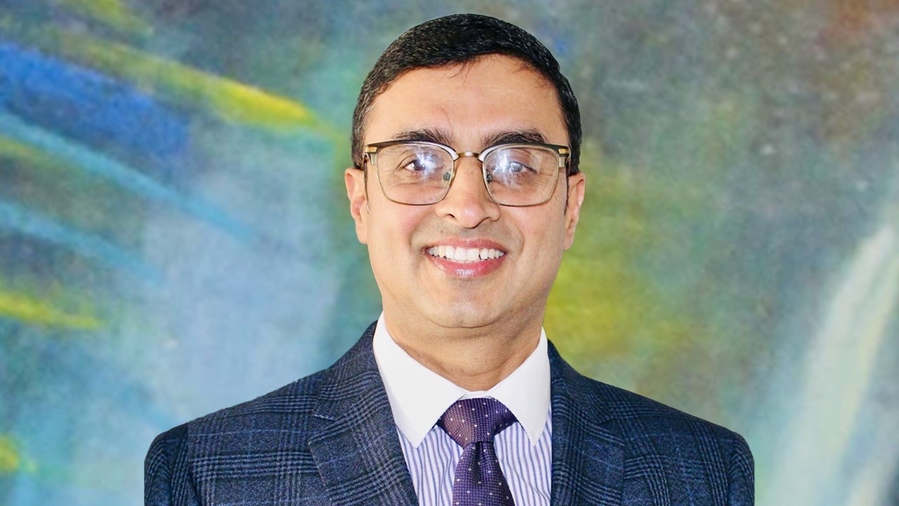 बेलायतमा तनहूँका डा.कैनीले पाए लेबर पार्टीको टिकट,चुनाबी मैदानमा उत्रिएका को हुन् उनि ?