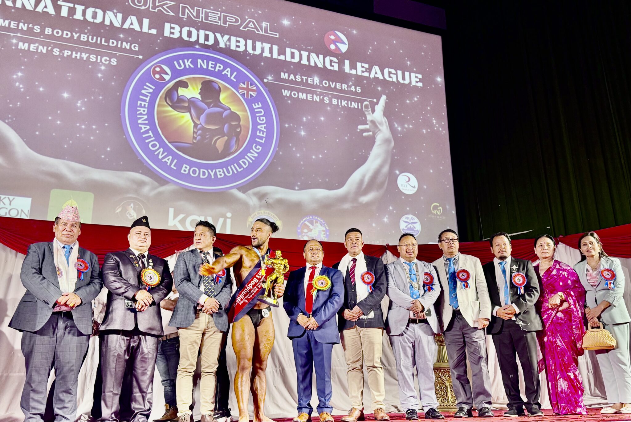 यूके नेपाल बडिबिल्डिङका प्रतिस्पर्धीलाई पछि पार्दै विप्लवले जिते उपाधि