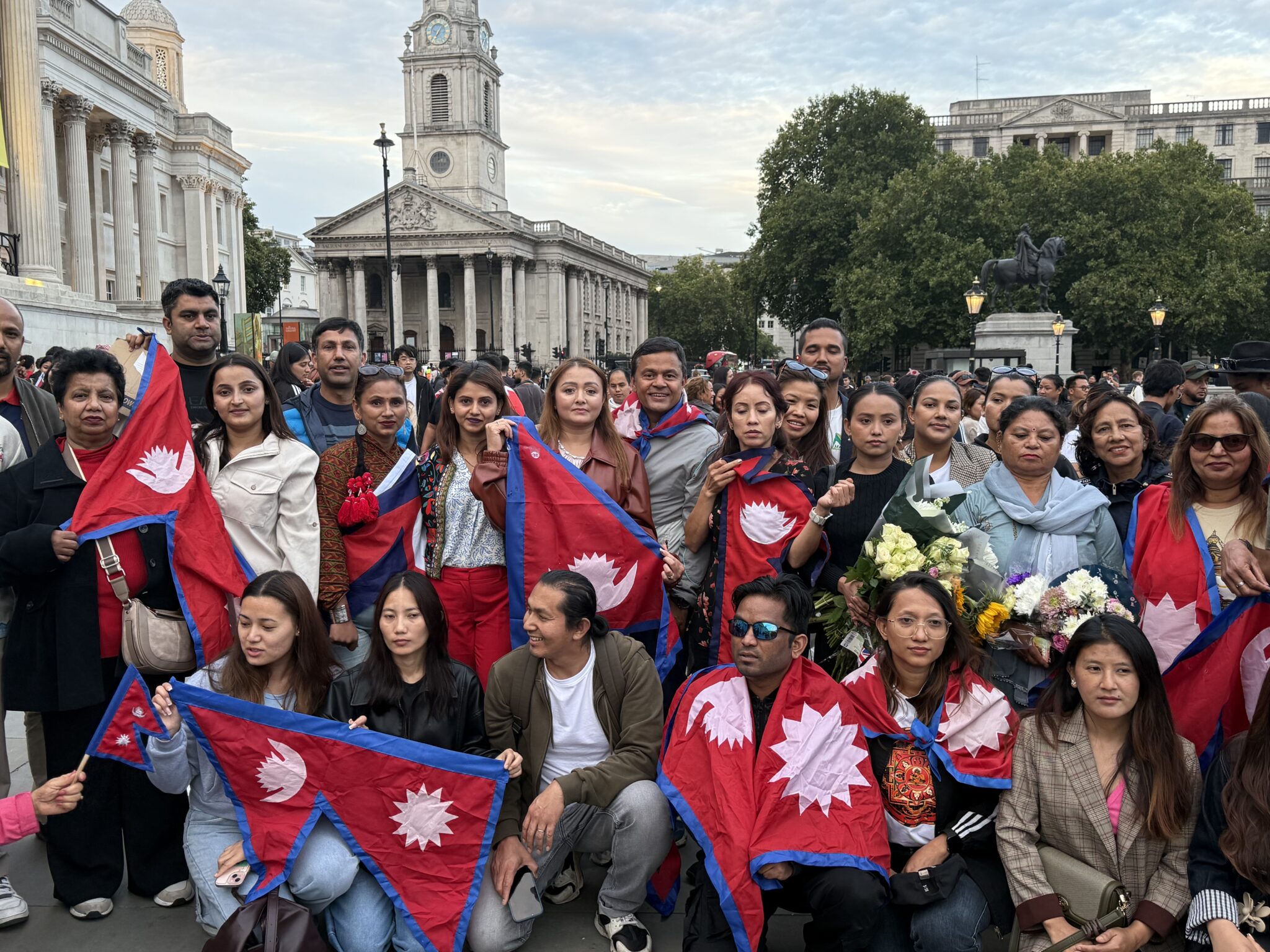 सेन्ट्रल लन्डनमा जेन जी आन्दोलनका मृतकको सम्झनामा दीप प्रज्वलन गर्दै शोकसभामा (फोटो फिचर)